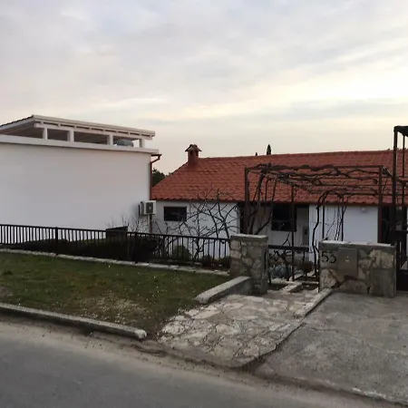 The Sunny Fig Apartment Petrcane