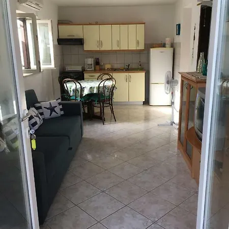The Sunny Fig Apartment