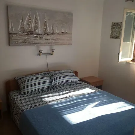The Sunny Fig Apartment
